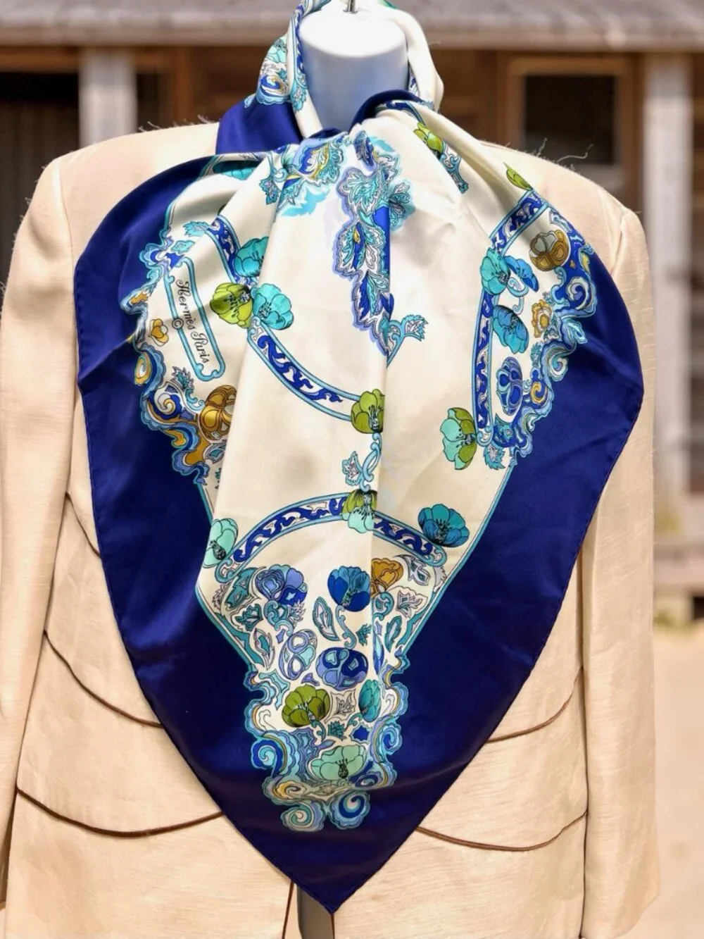 Anémones Hermes Paris  Silk  Scarf  34" Ivery Blue Purple Floral Pattern  (26) - Picture 8 of 16